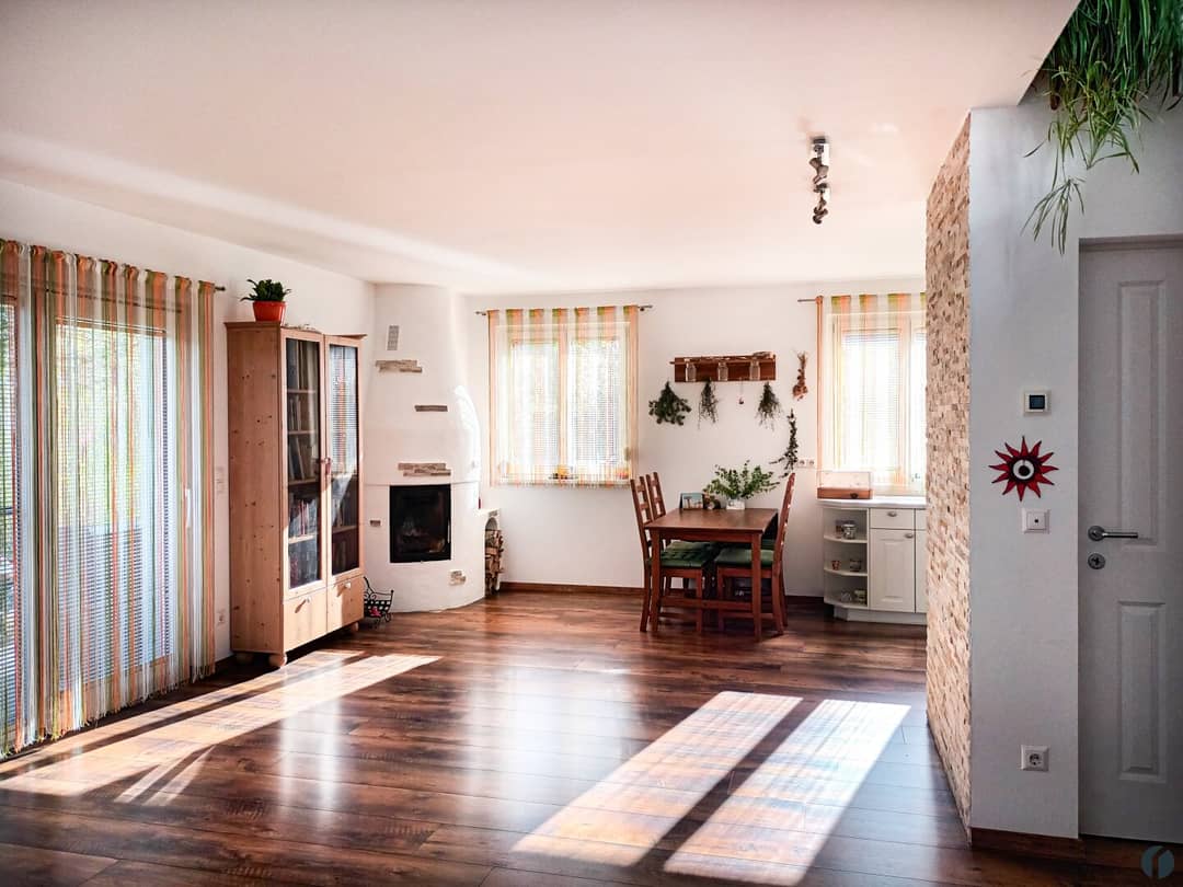 Wohnzimmer mit Essbereich