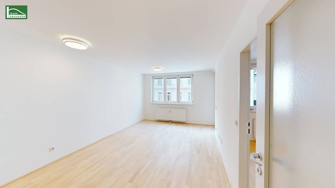 Bright 2 Room Apartment with Loggia and Elevator in Hernals