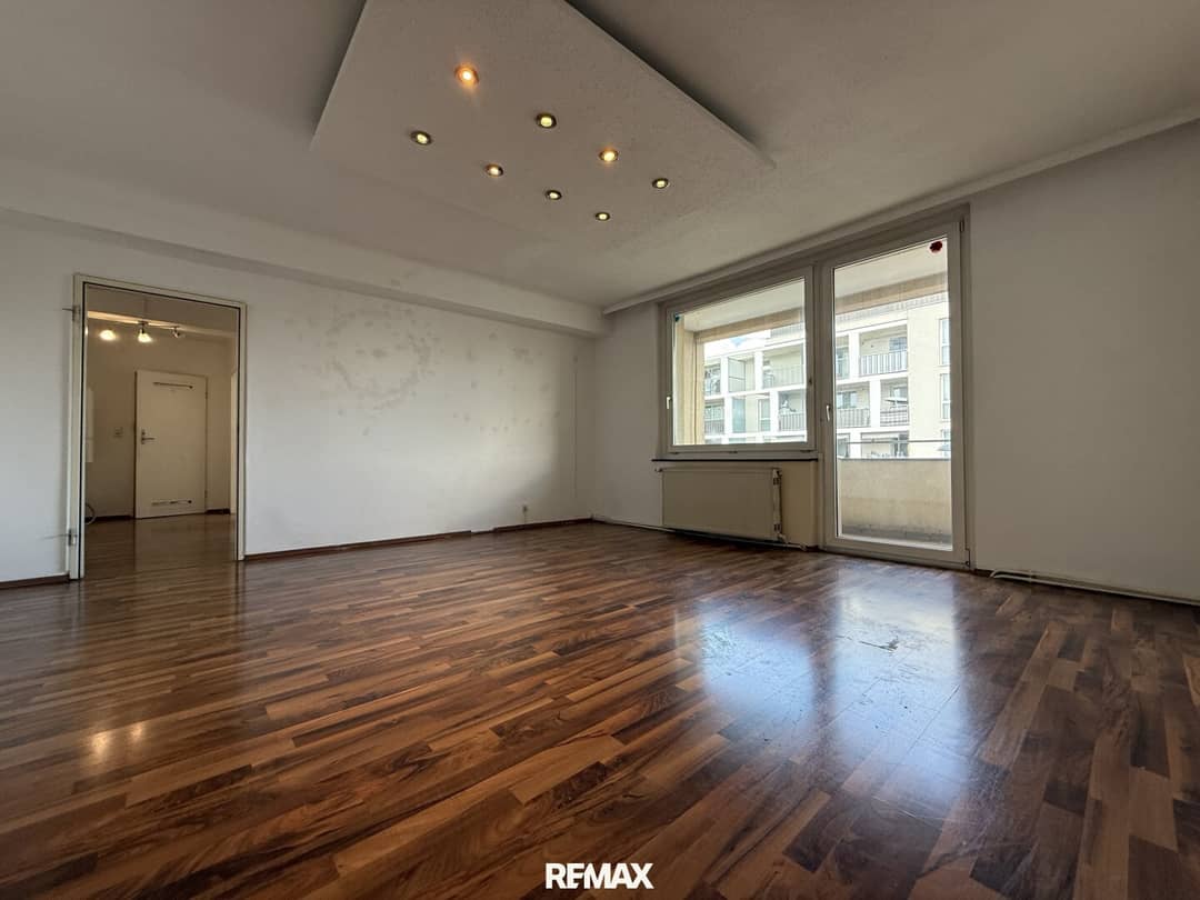 Apartment with loggia and generous living space
