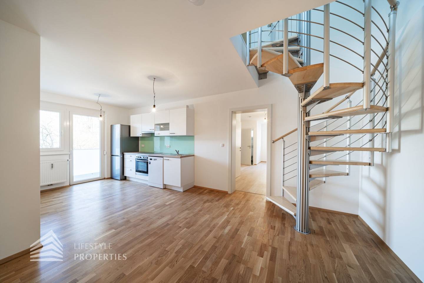 Maisonettewohnung with balcony and loggia near station