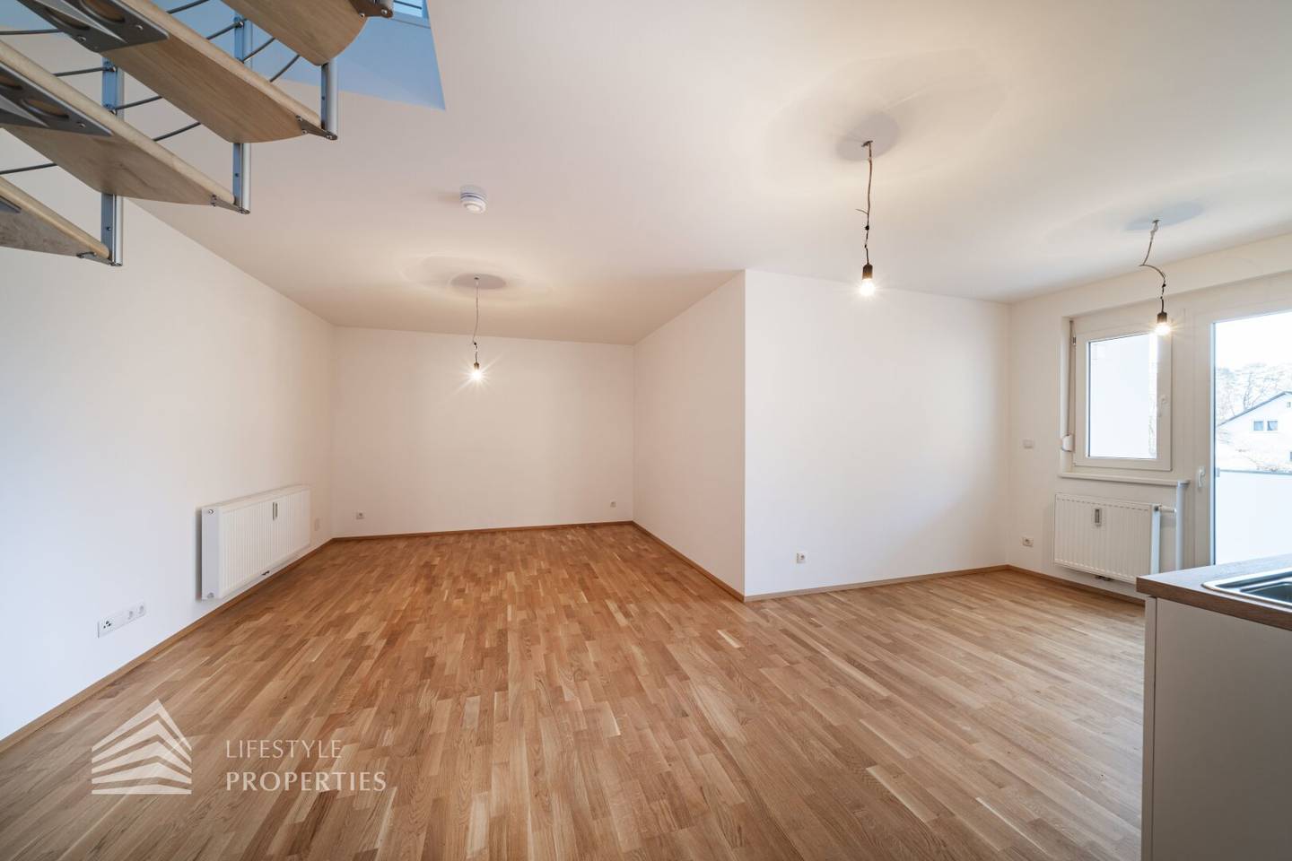 Maisonettewohnung with balcony and loggia near station