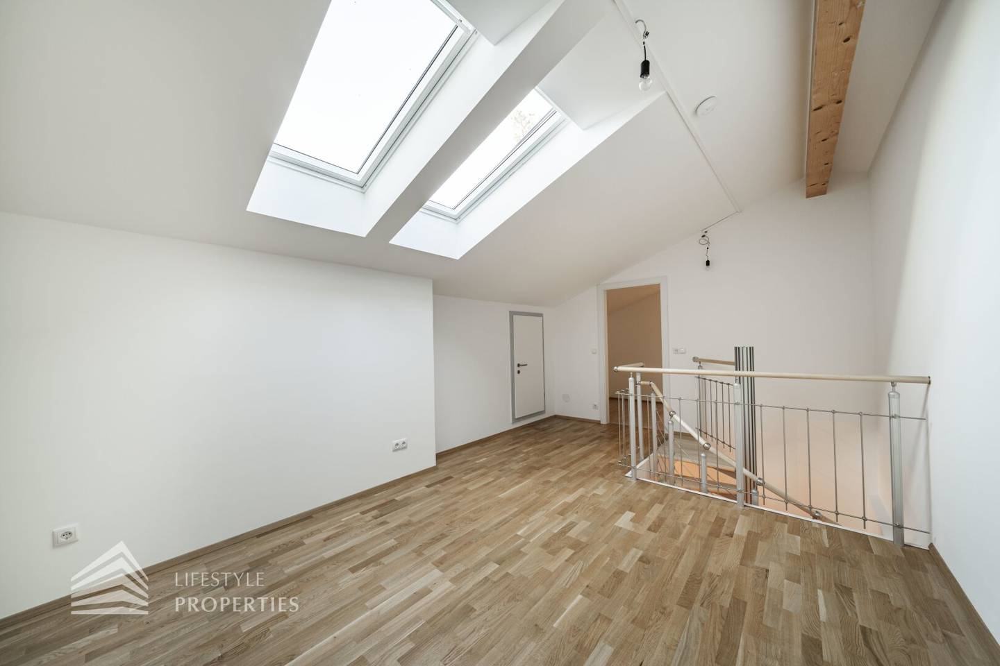 Maisonettewohnung with balcony and loggia near station
