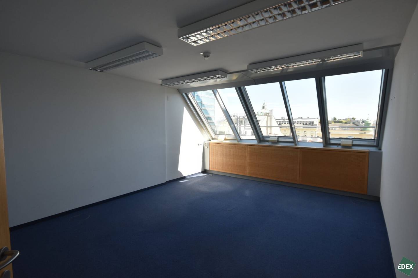 Büroflächen mit Lobby und Parkgarage neben TU Wien