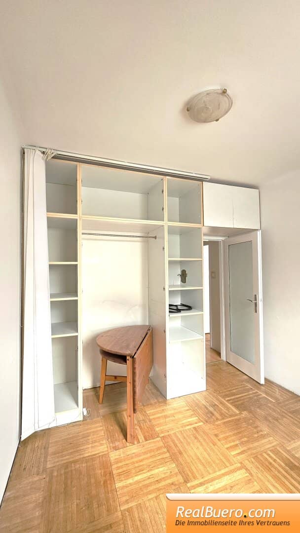 Apartment in green quiet location with parquet
