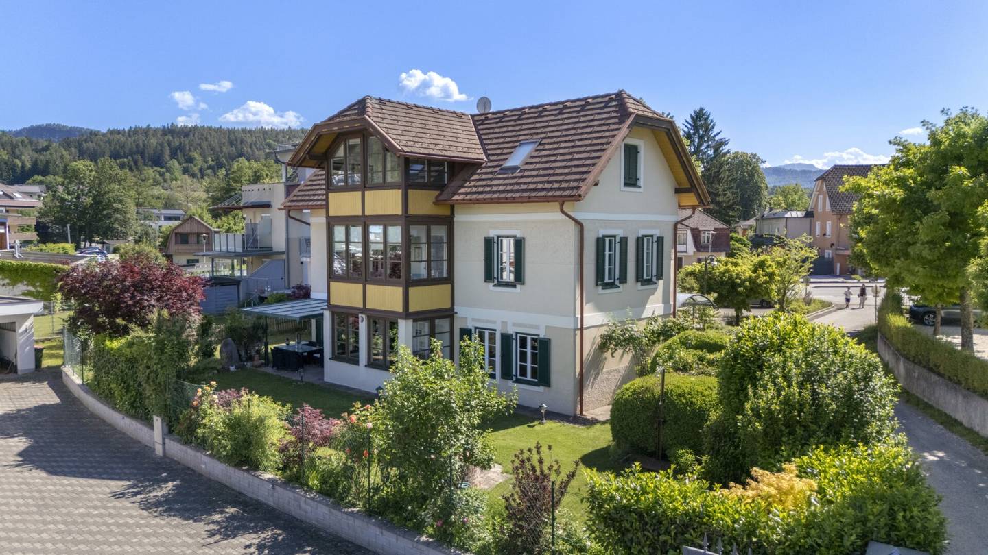 Historische Villa mit Seeblick und Garten in Reifnitz