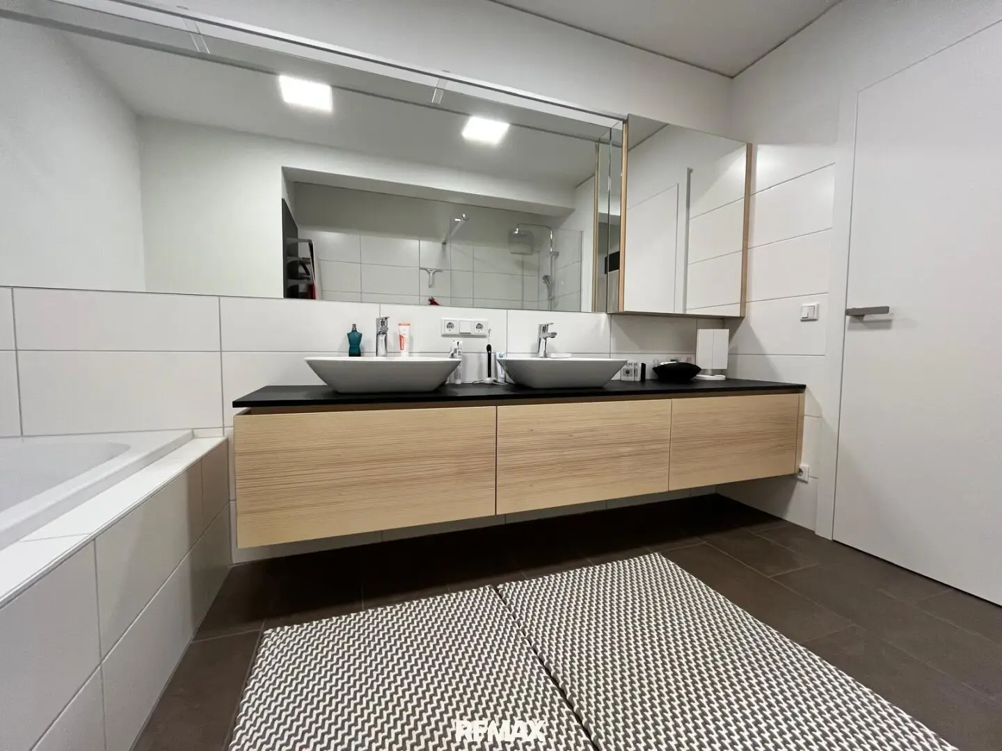 Wohnung in Zentrumslage mit zwei Balkonen