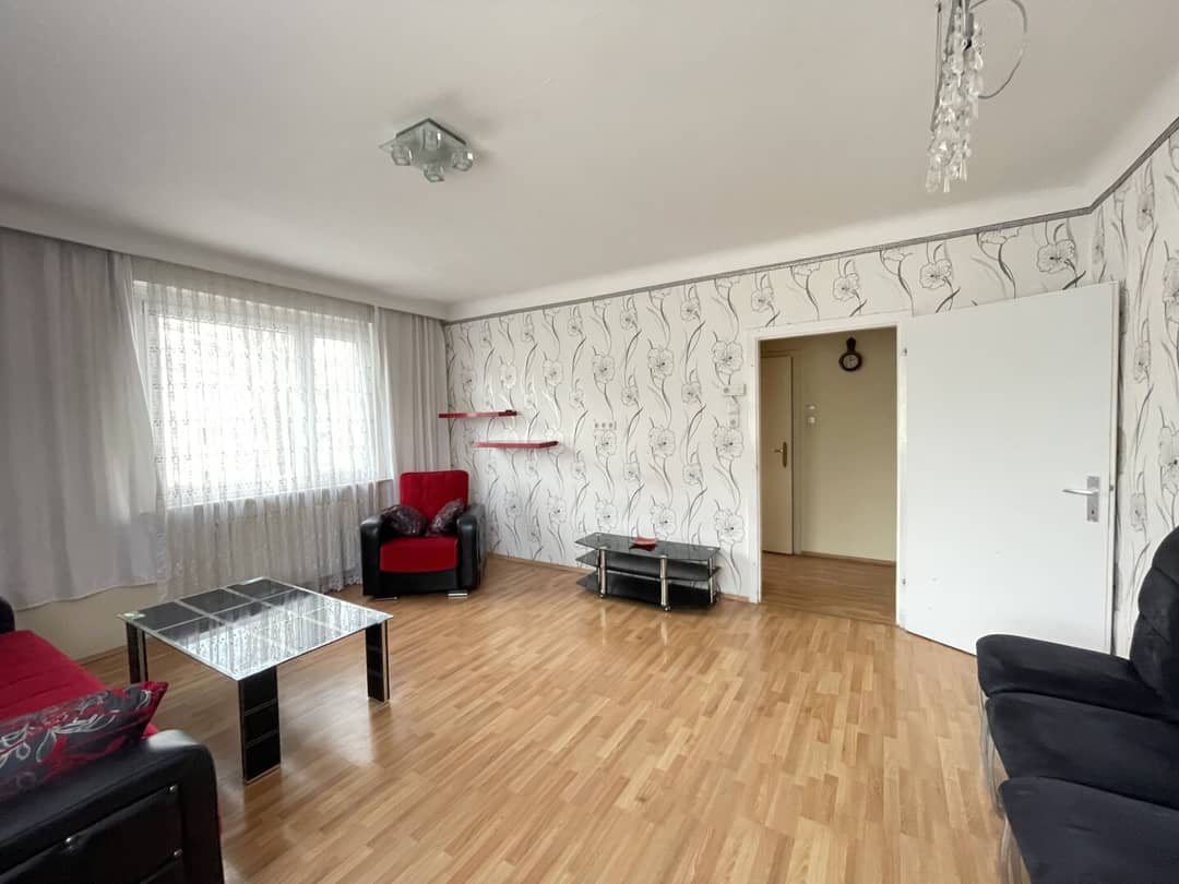 Wohnung mit separater Küche im dritten Stock