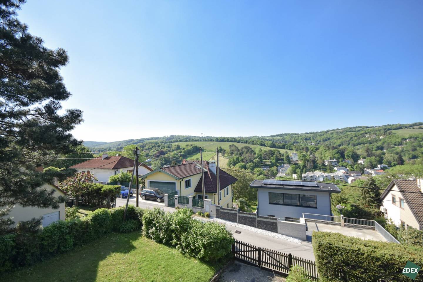 Tirolerhaus with panoramic view and large plot in Weidling