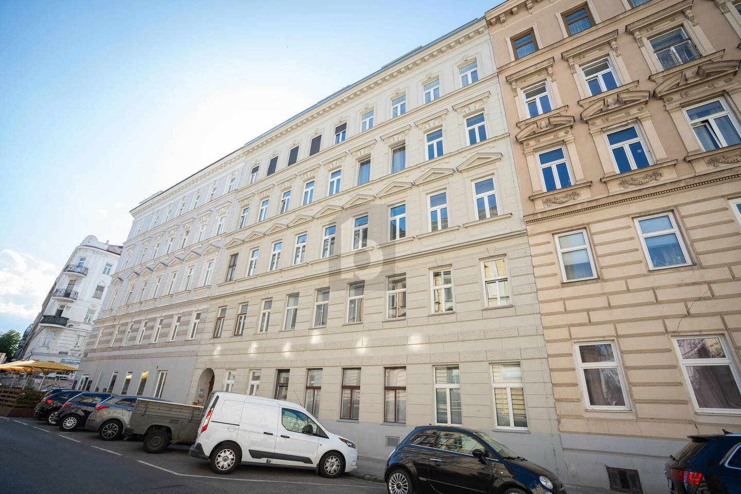 Erstbezug hochwertig sanierte Altbauwohnung zentral gelegen