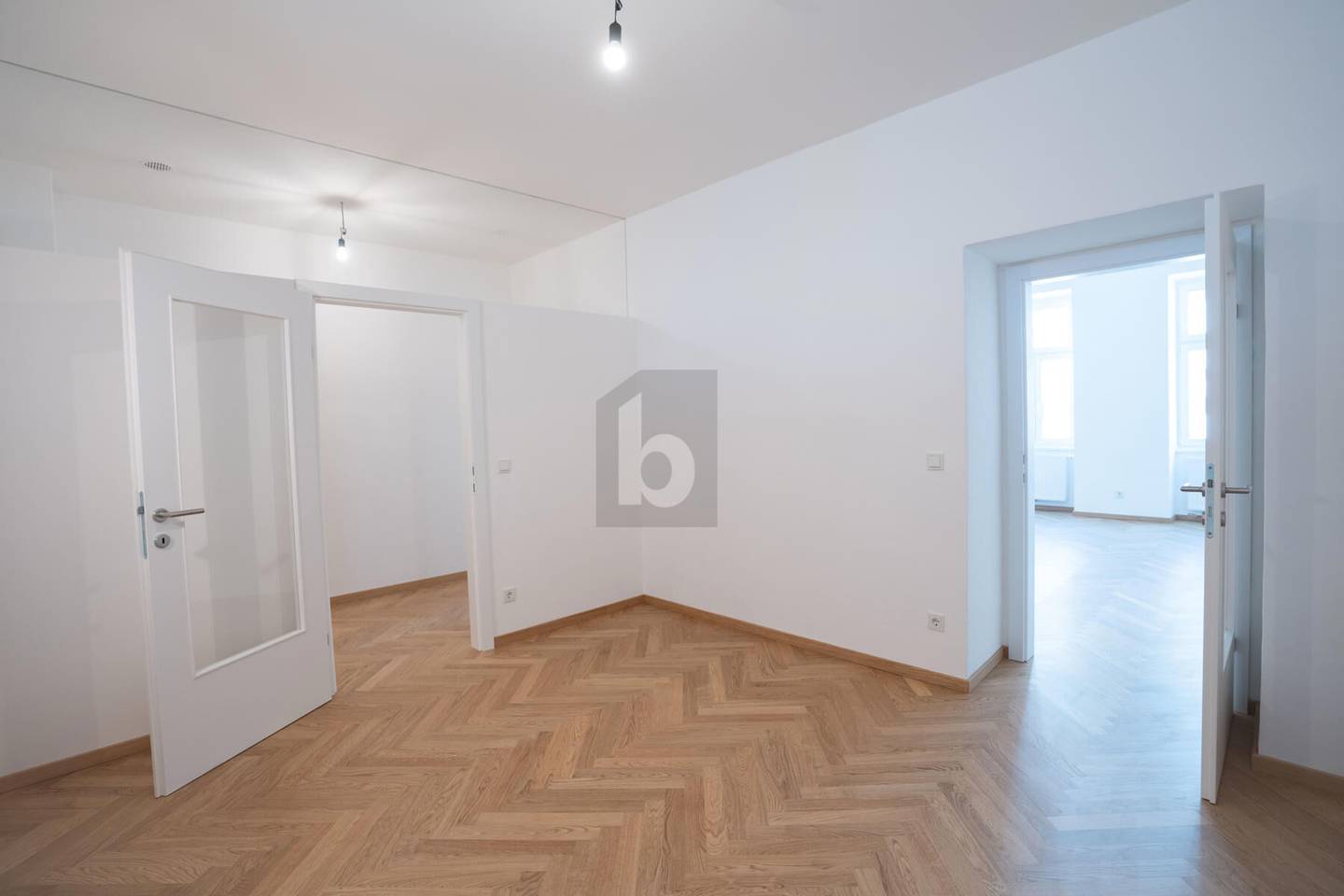 Erstbezug hochwertig sanierte Altbauwohnung zentral gelegen