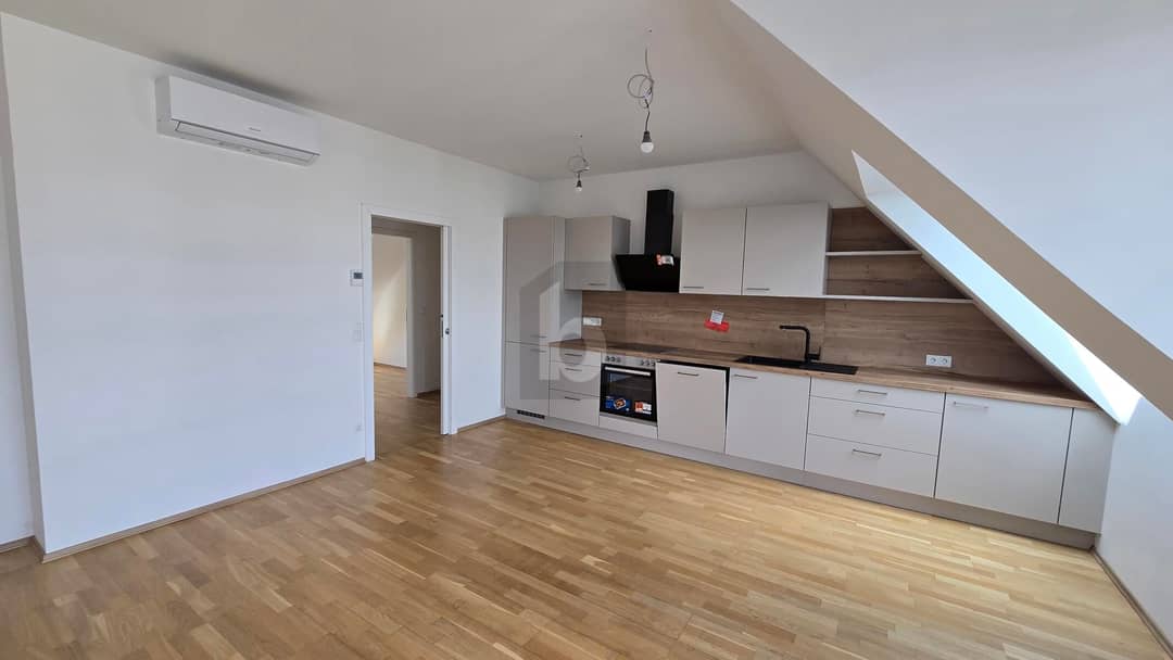Helle Dachgeschosswohnung Neubau nahe Alte Donau