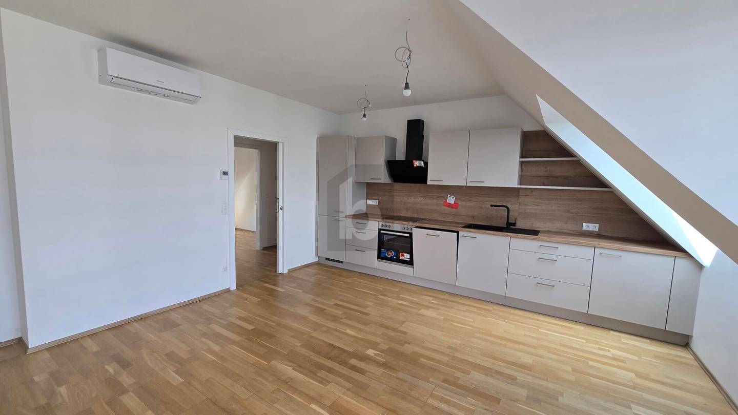 Helle Dachgeschosswohnung mit Klimaanlage nahe Alte Donau