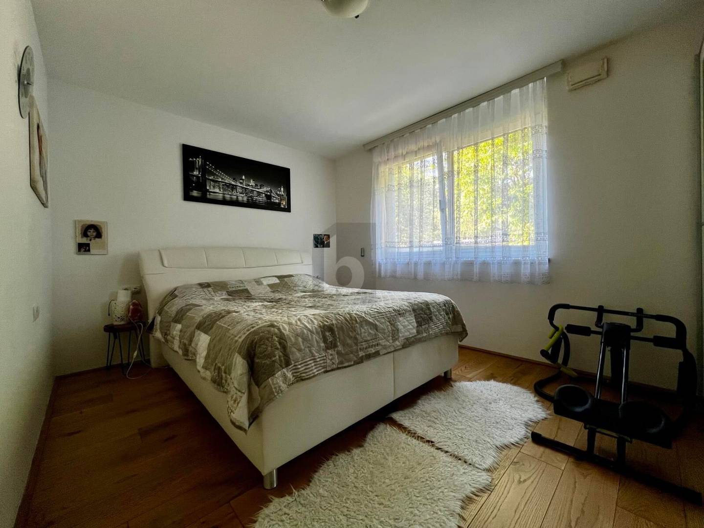 Erdgeschosswohnung mit sonnigem Privatgarten und Tiefgaragenplatz
