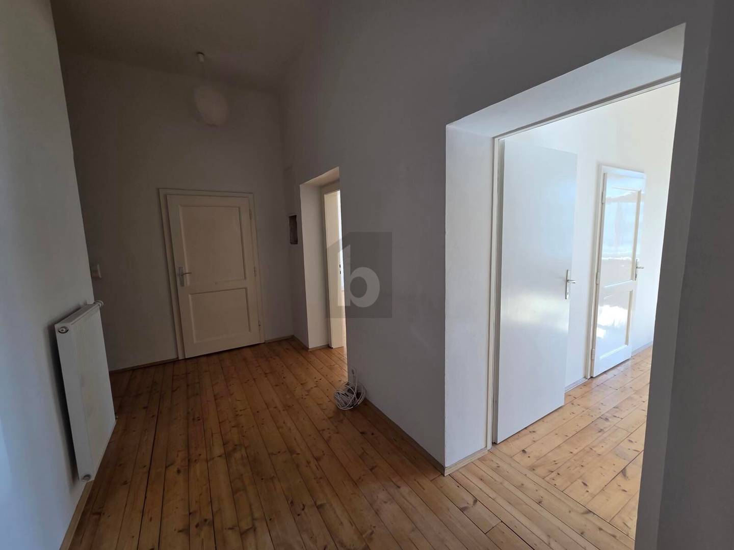 Altbauwohnung with balcony in prime location