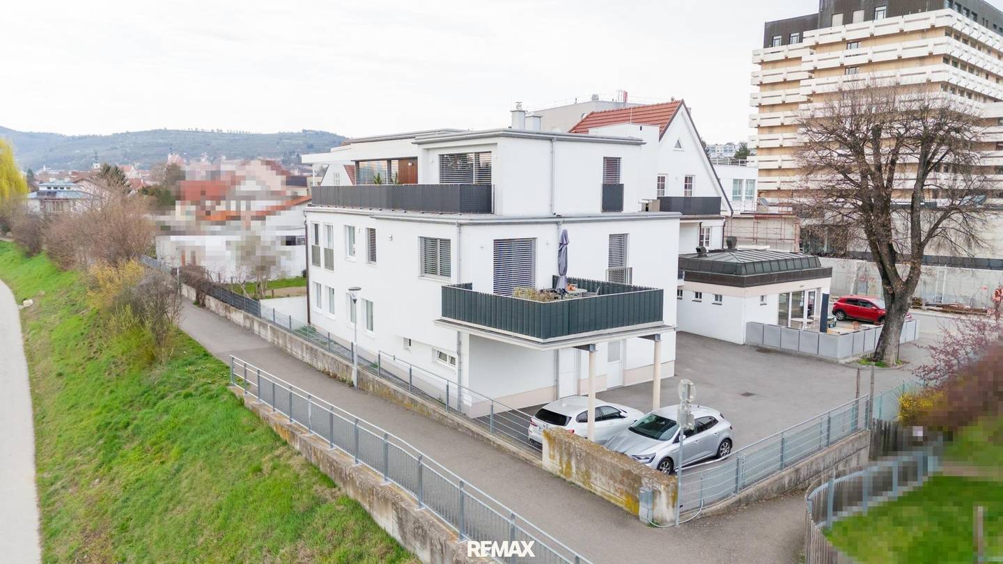 Modernes Zinshaus Ensemble mit großzügigen Terrassen und Balkonen