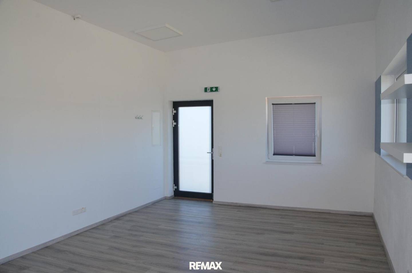 Bright modern office with balcony in Mautern business park
