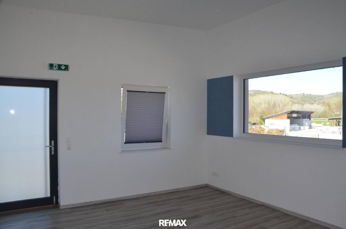 Bright modern office with balcony in Mautern business park