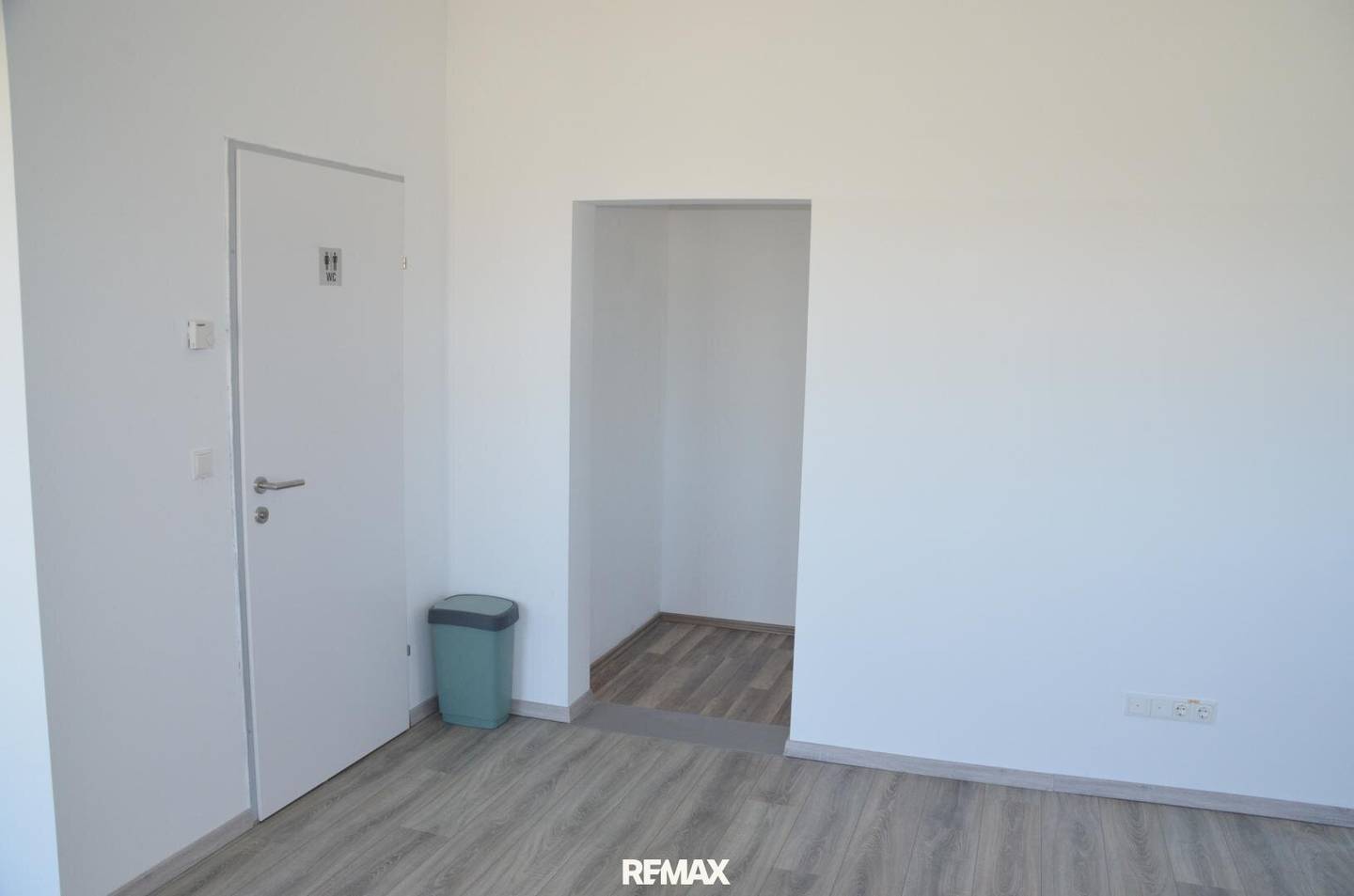 Bright modern office with balcony in Mautern business park