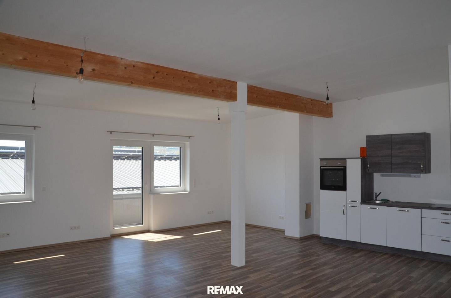 Helles modernes Büro mit Balkon im Gewerbegebiet Mautern