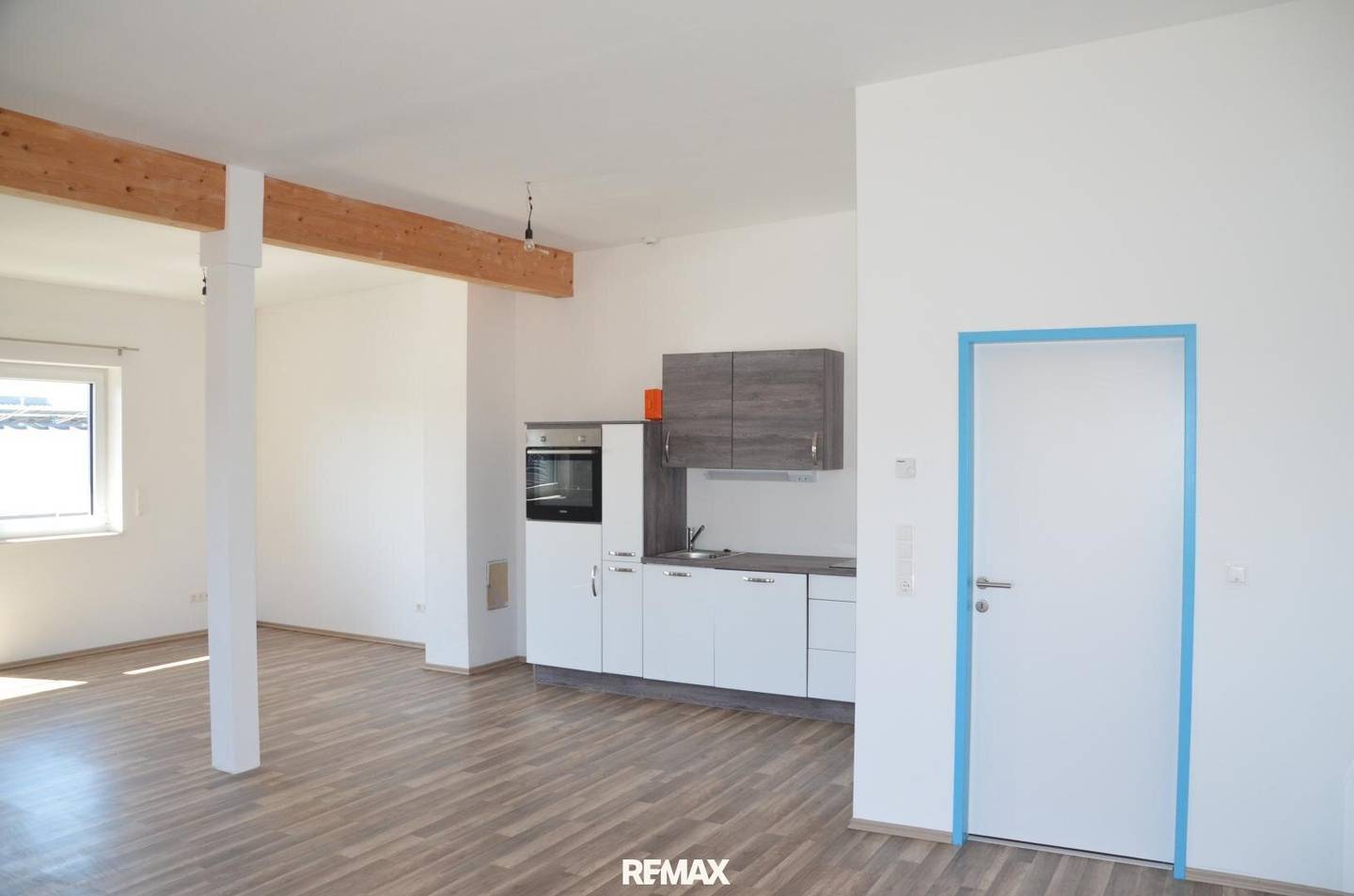 Helles modernes Büro mit Balkon im Gewerbegebiet Mautern