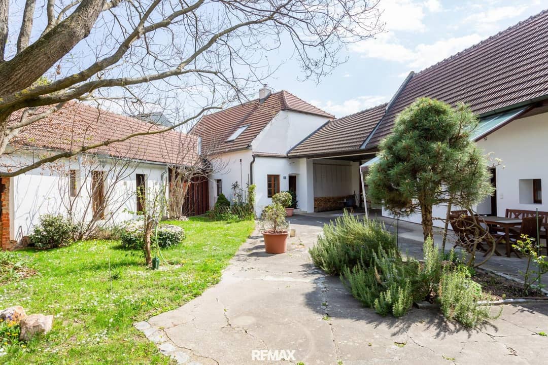 Ökologisch kernsaniertes Winzerhaus mit Innenhof und Weinkeller