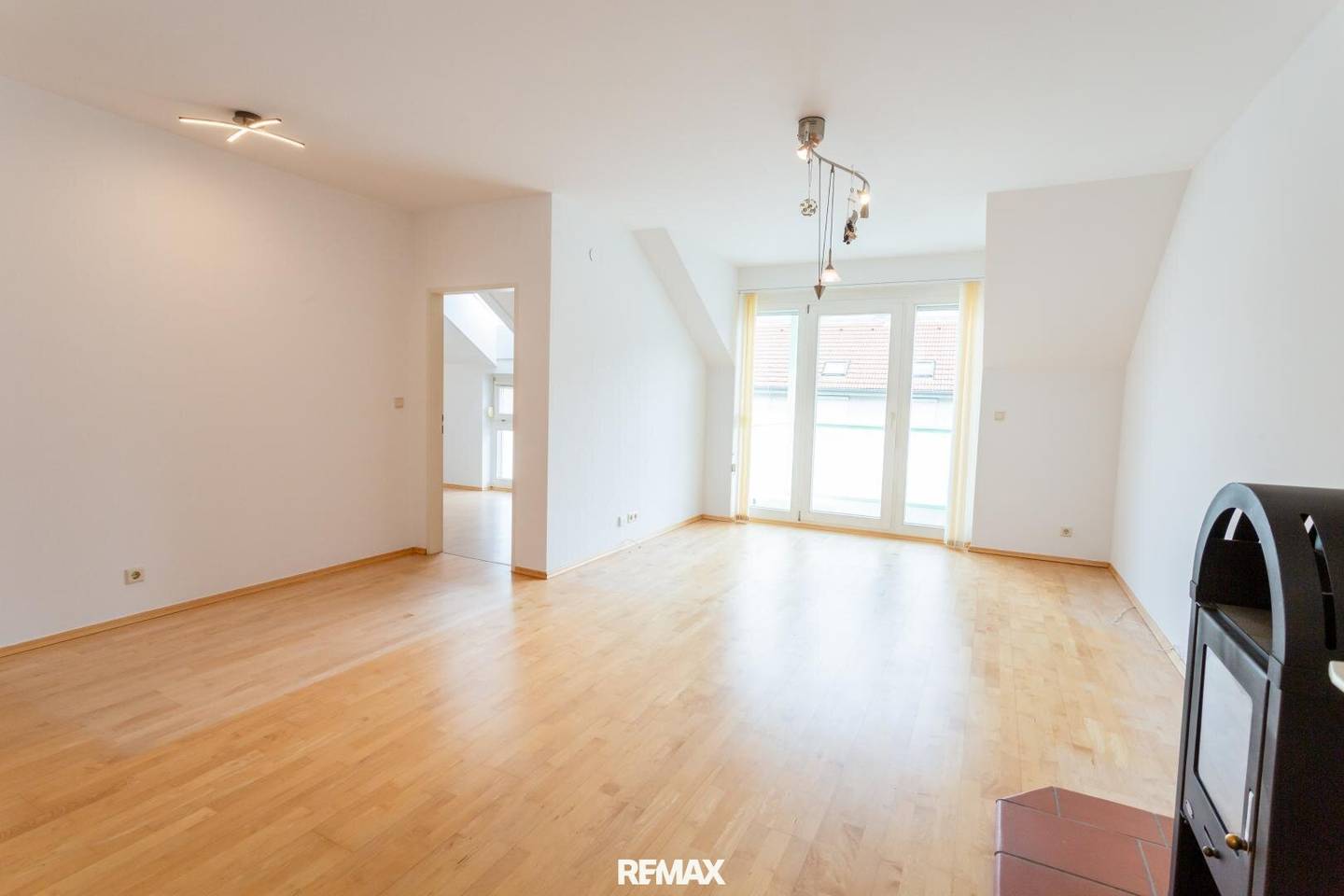 Dachgeschosswohnung hell mit Balkon nahe Kunstmeile