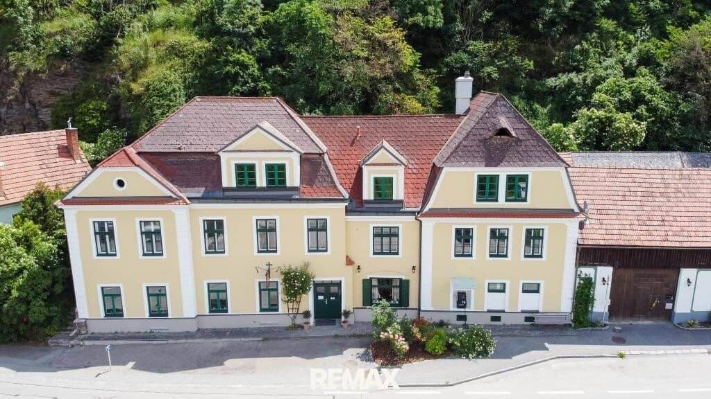 Generalsaniertes Gästehaus in der Wachau mit Innenhof und Parkplätzen