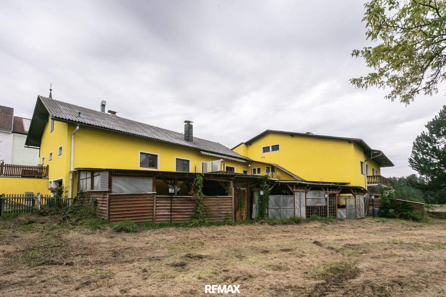 Ehemaliges Gasthaus mit Saal und großem Garten in ruhiger Lage