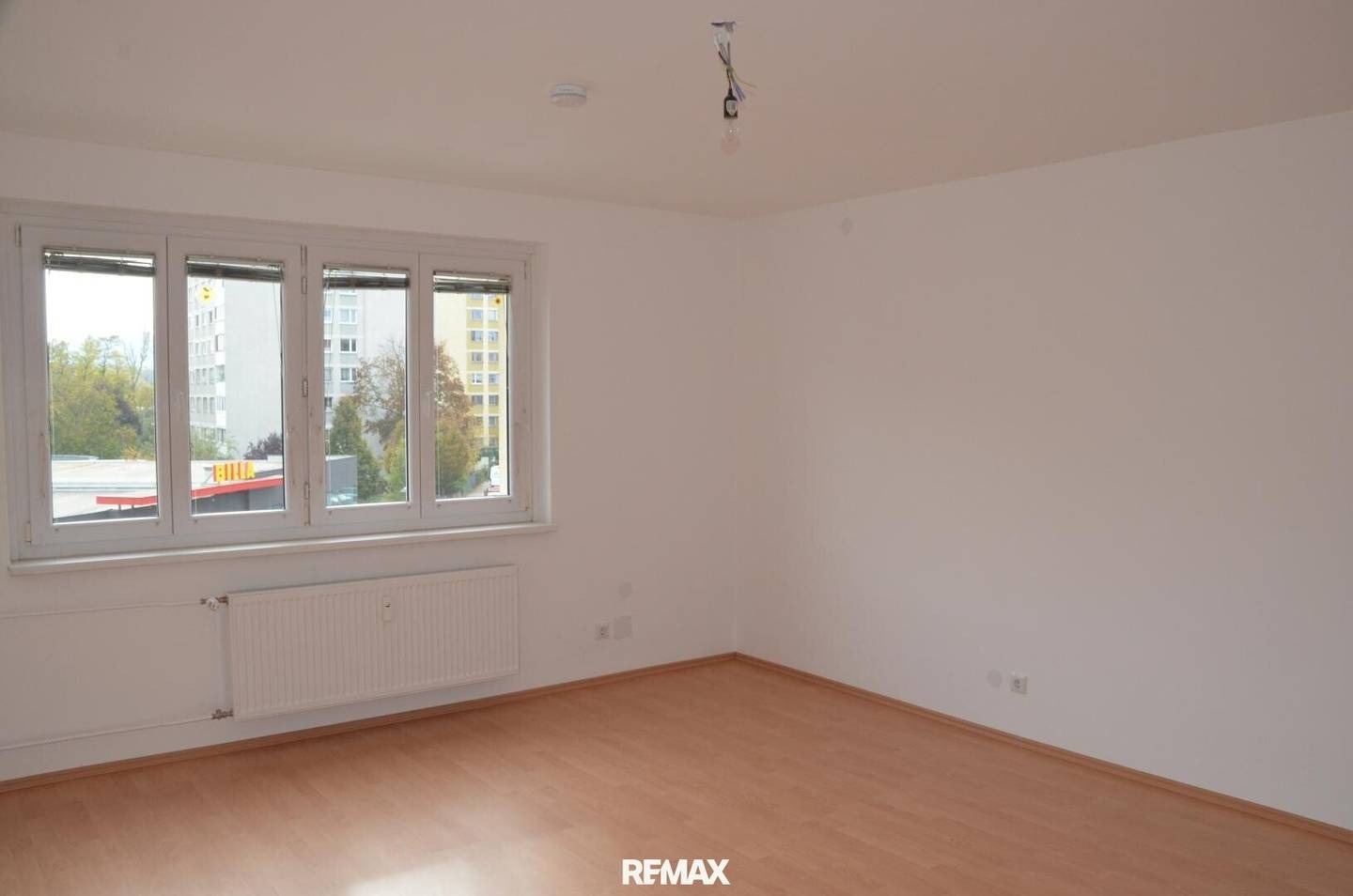 Commission free renovated apartment with balcony