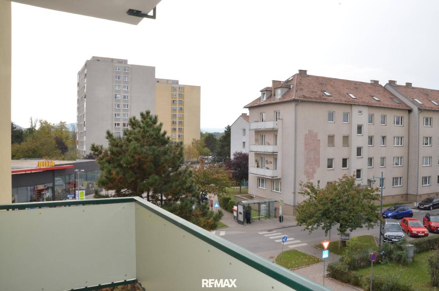 Commission free renovated apartment with balcony