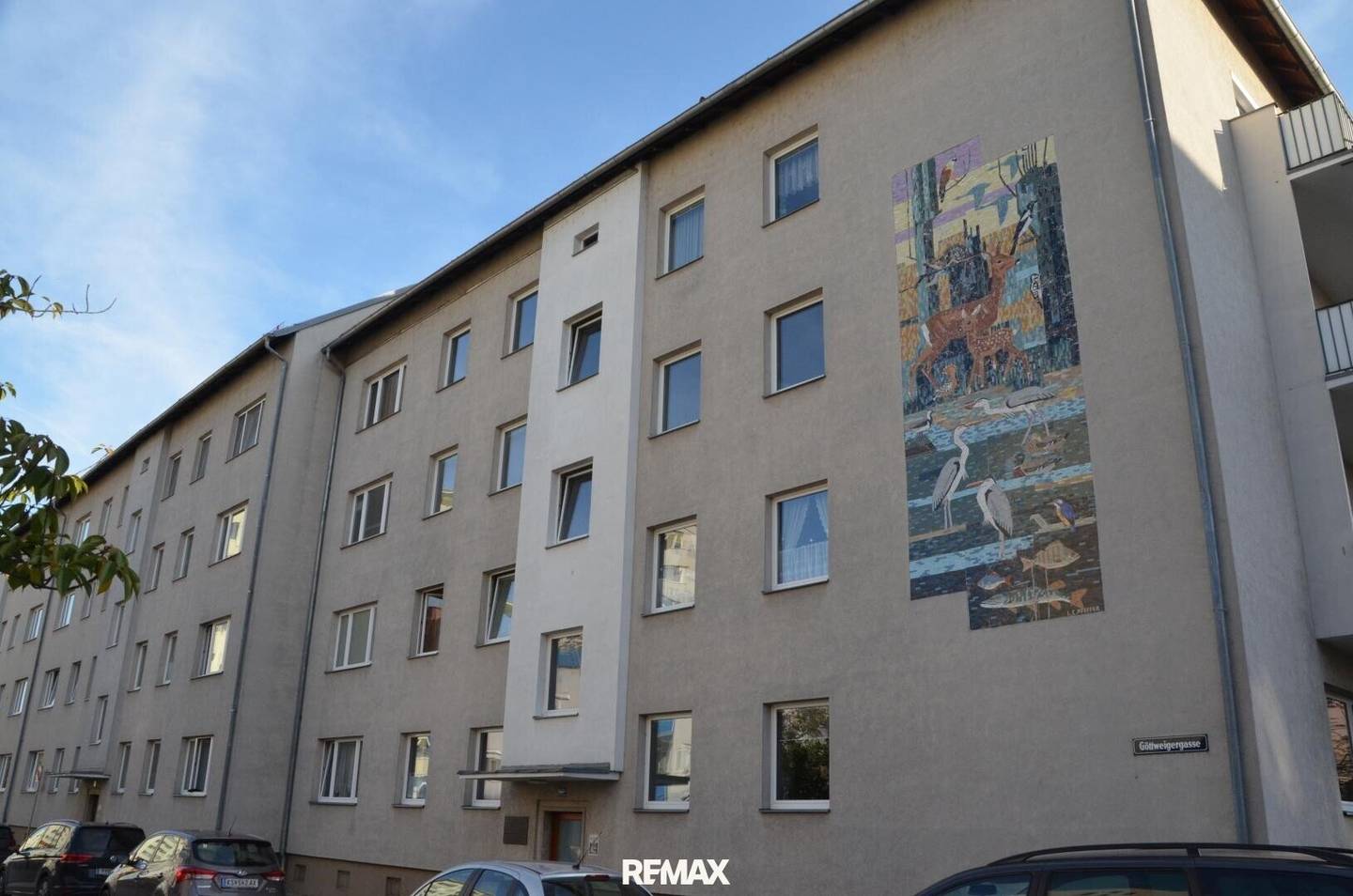 Renovated apartment with balcony no commission