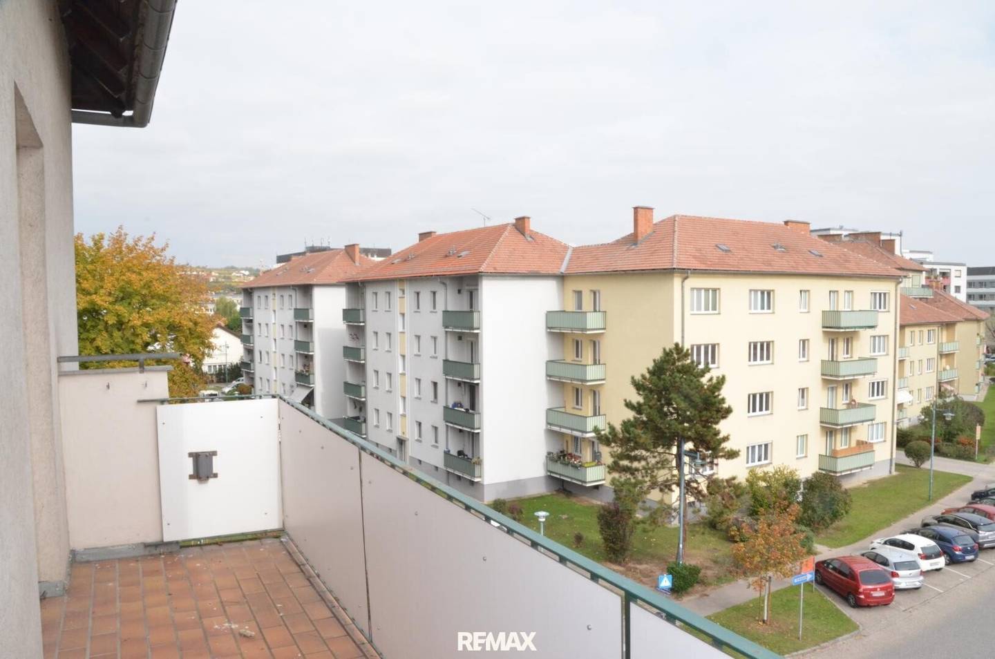 Renovated apartment with balcony no commission