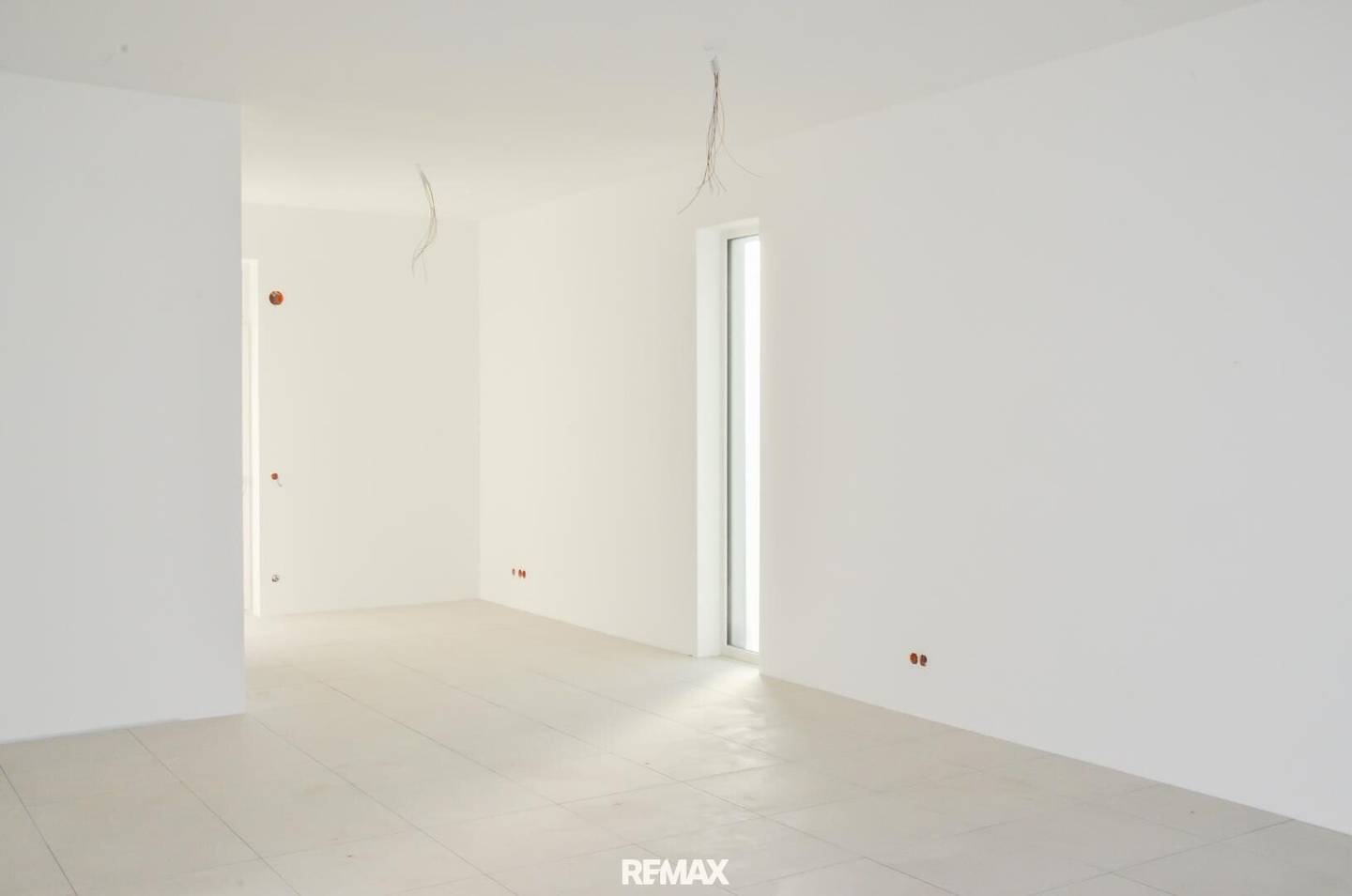 Modern exhibition space with parking in Gewerbepark Mautern