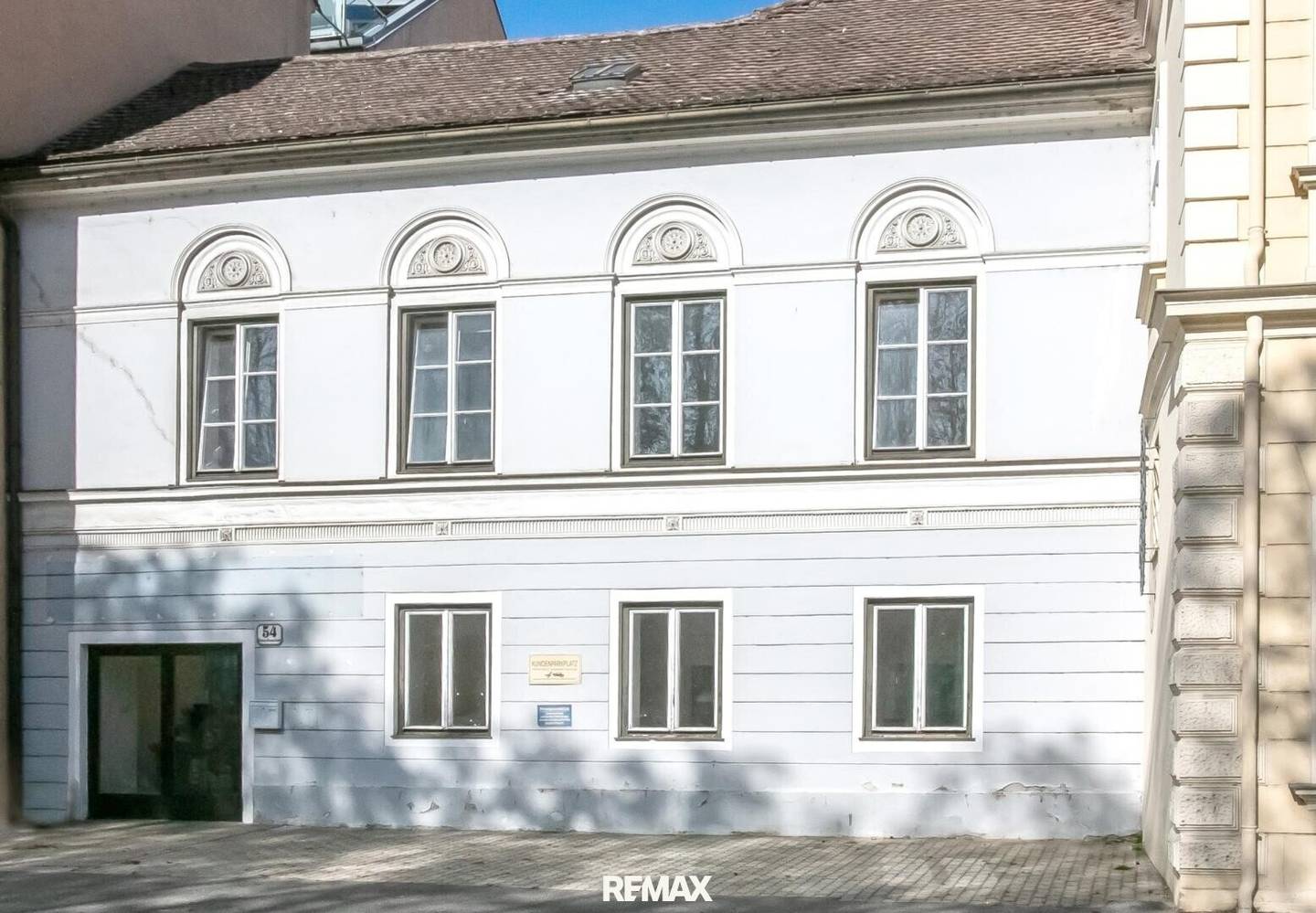 Großzügiges Wohnhaus mit Freifläche an der Donaulände