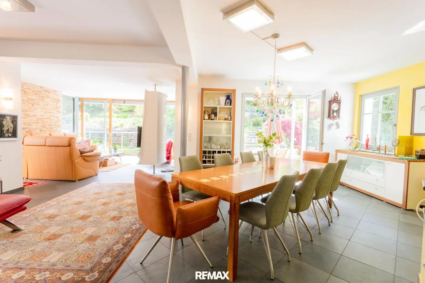 Einfamilienhaus mit Pool und Sauna auf großzügigem Grundstück
