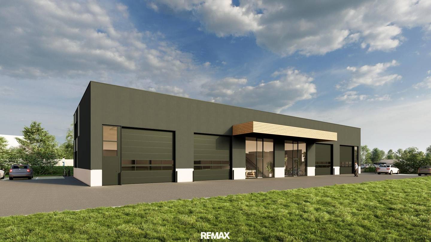 Modern Hall with Spacious Usable Area in Krems Business Park