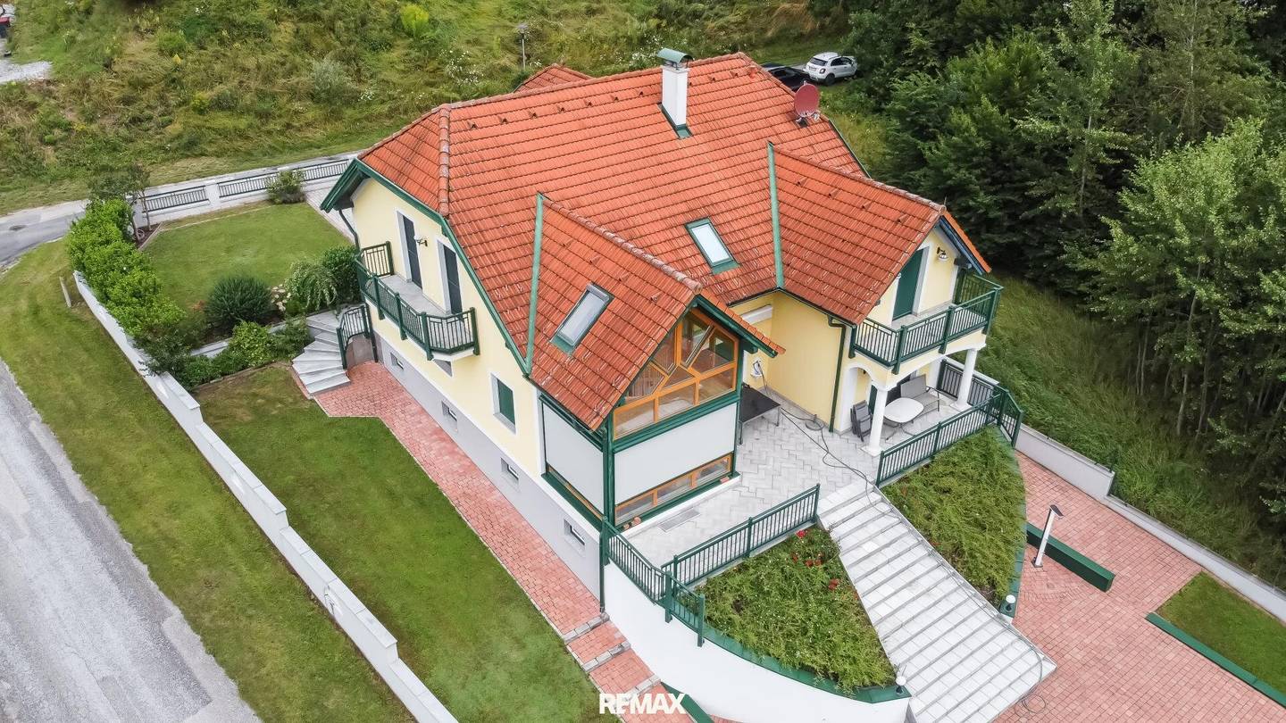 Einfamilienhaus mit Wintergarten und Sauna am Stausee