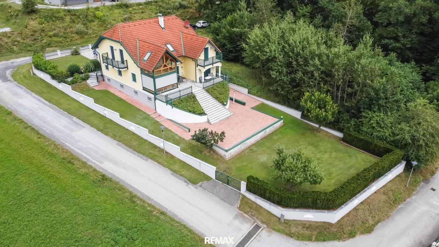Einfamilienhaus mit Wintergarten und Sauna am Stausee