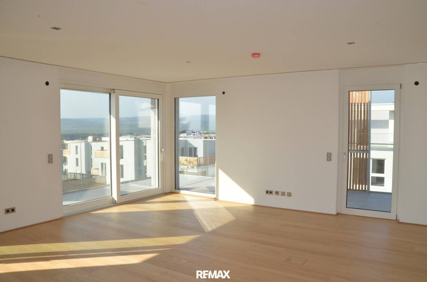 Penthouse with spacious terrace and balcony