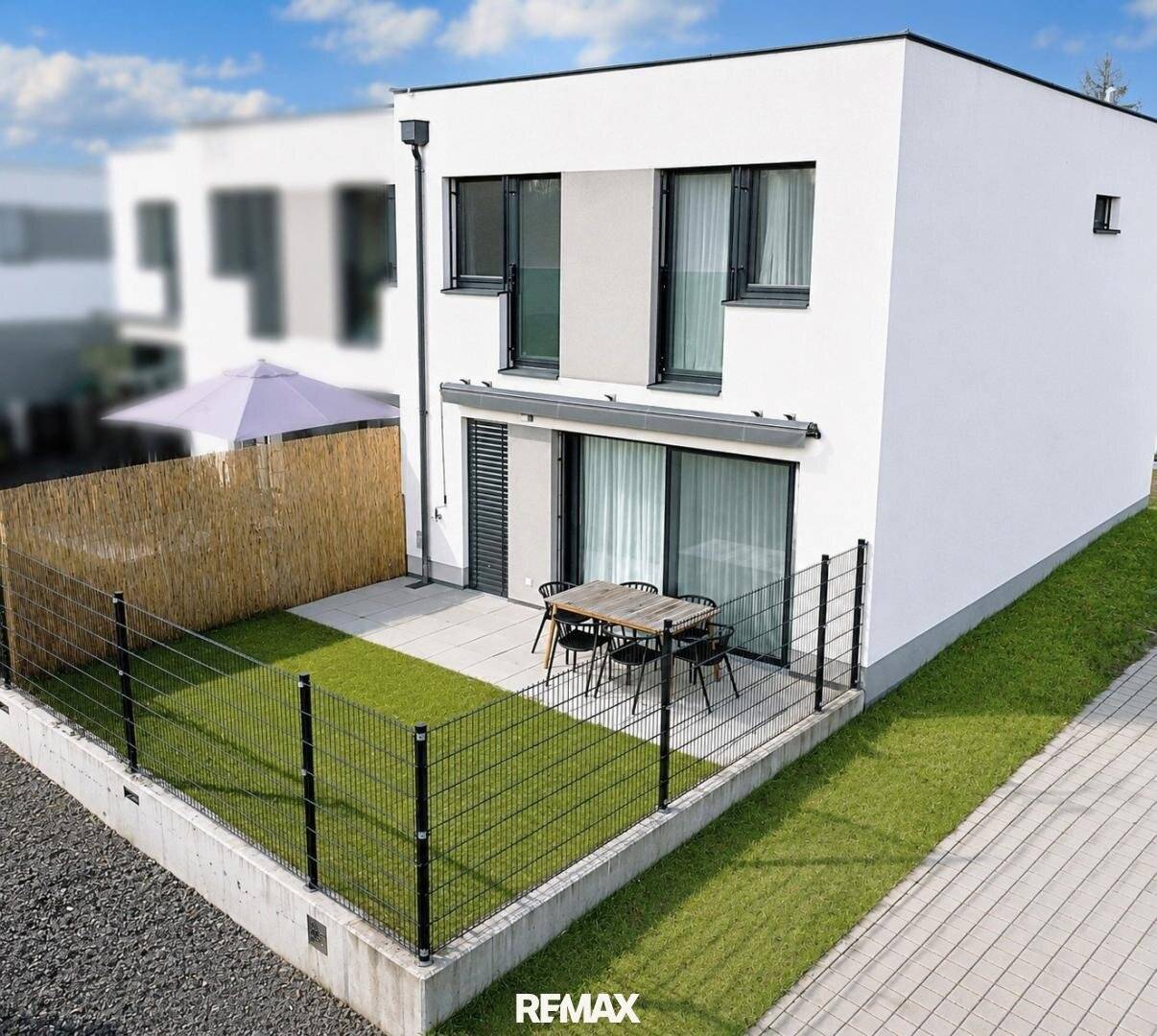 Modern corner townhouse with terrace and garden in Altenwörth
