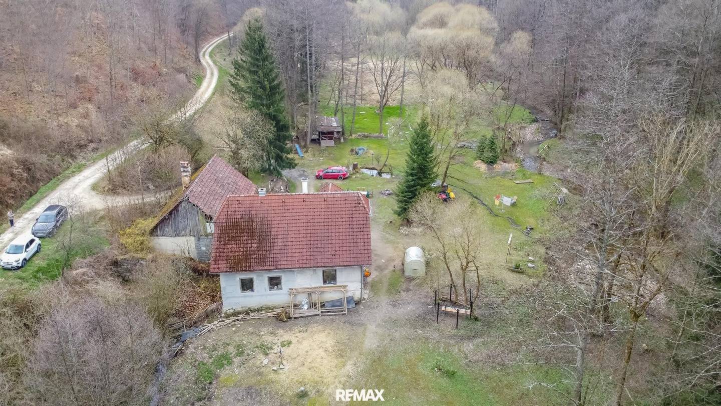 Einfamilienhaus in Alleinlage mit Altbau und Ausbaupotenzial