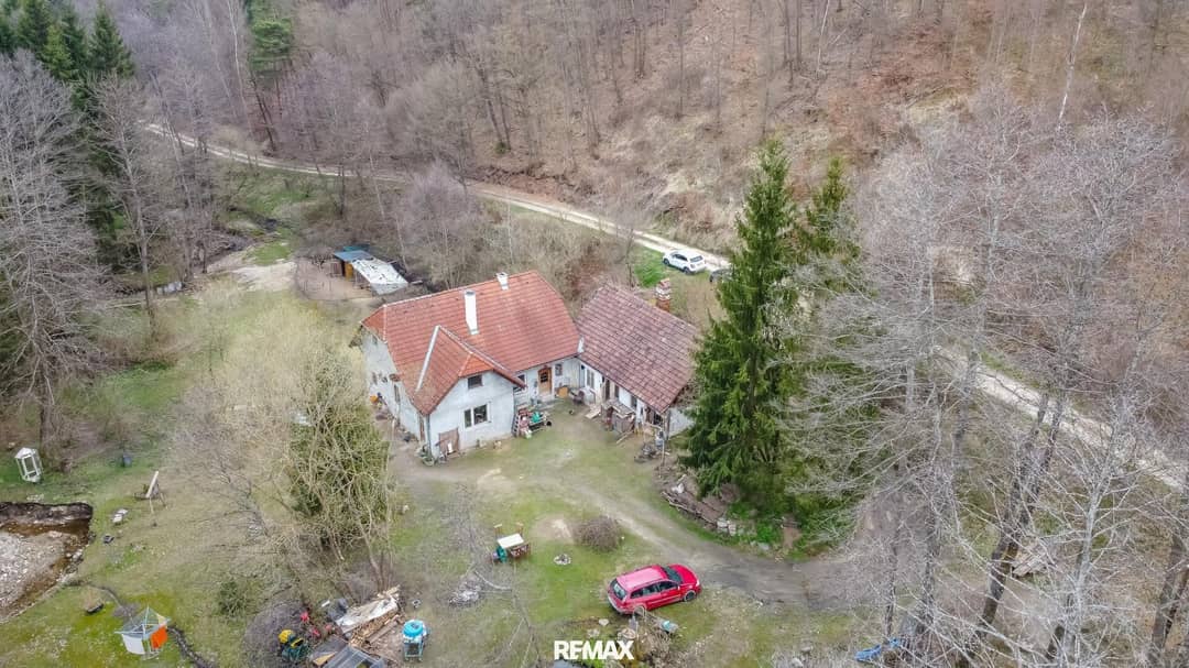 Einfamilienhaus in Alleinlage mit Altbau und Ausbaupotenzial