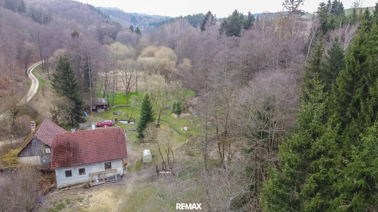 Einfamilienhaus in Alleinlage mit Altbau und Ausbaupotenzial