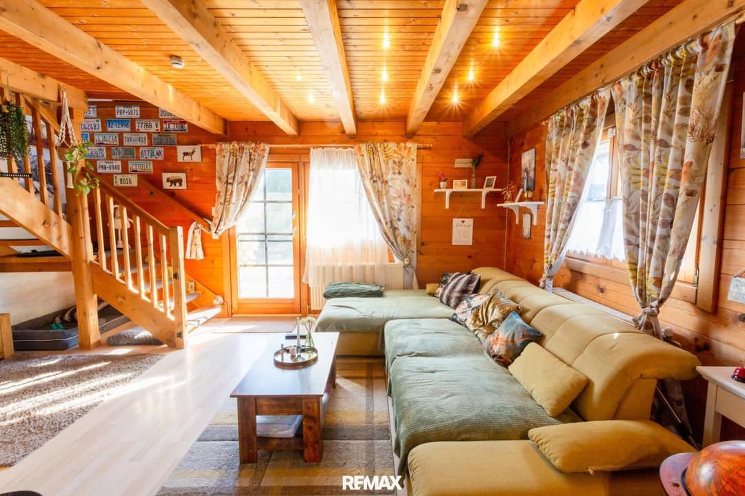 Einfamilienhaus mit Terrasse und Garten am See