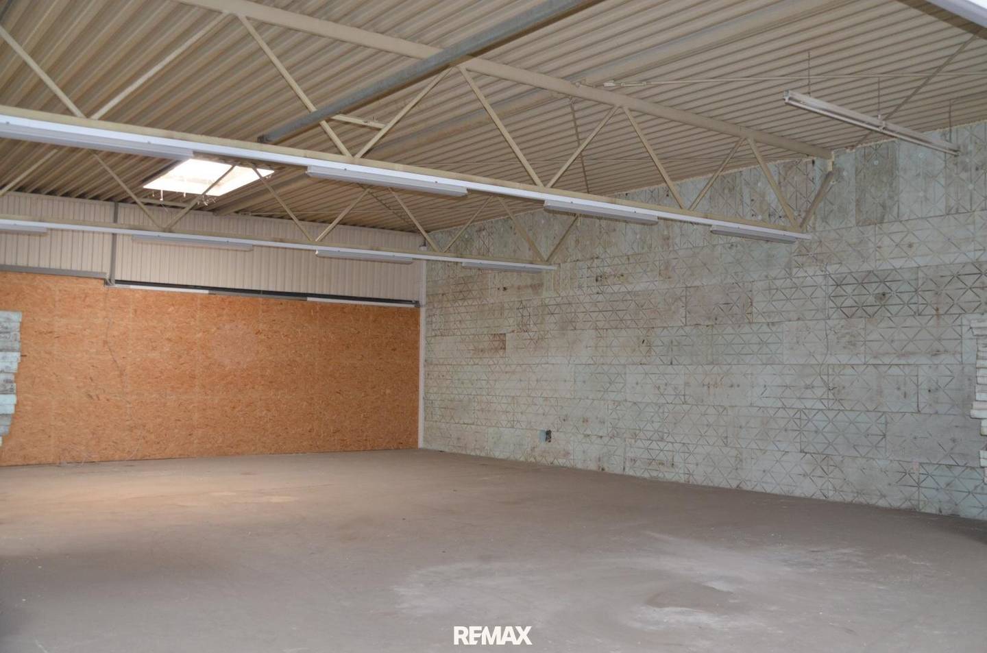 Spacious Storage Hall with Direct Access in Krems