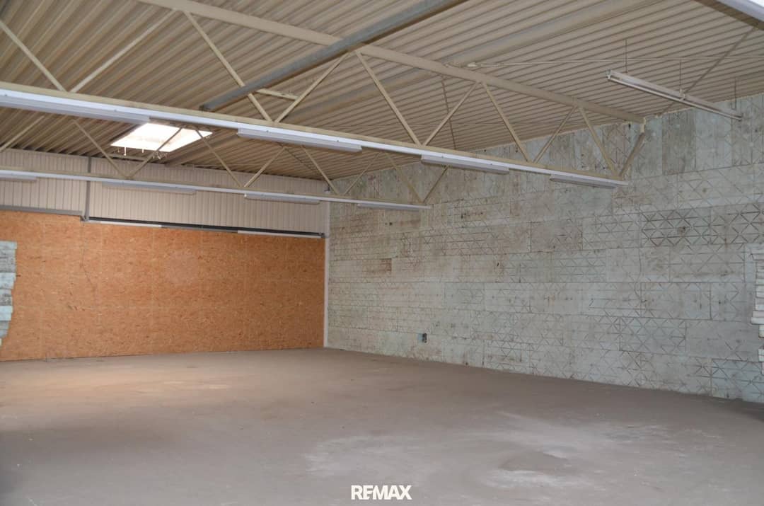 Spacious Storage Hall with Direct Access in Krems