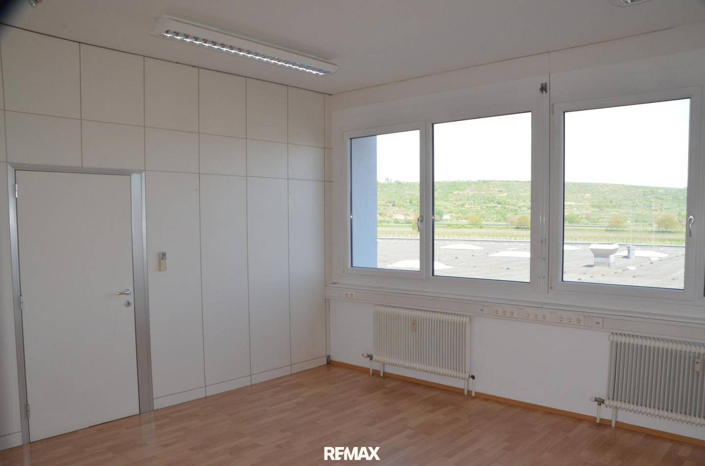 Modern office with air conditioning and elevator in central location