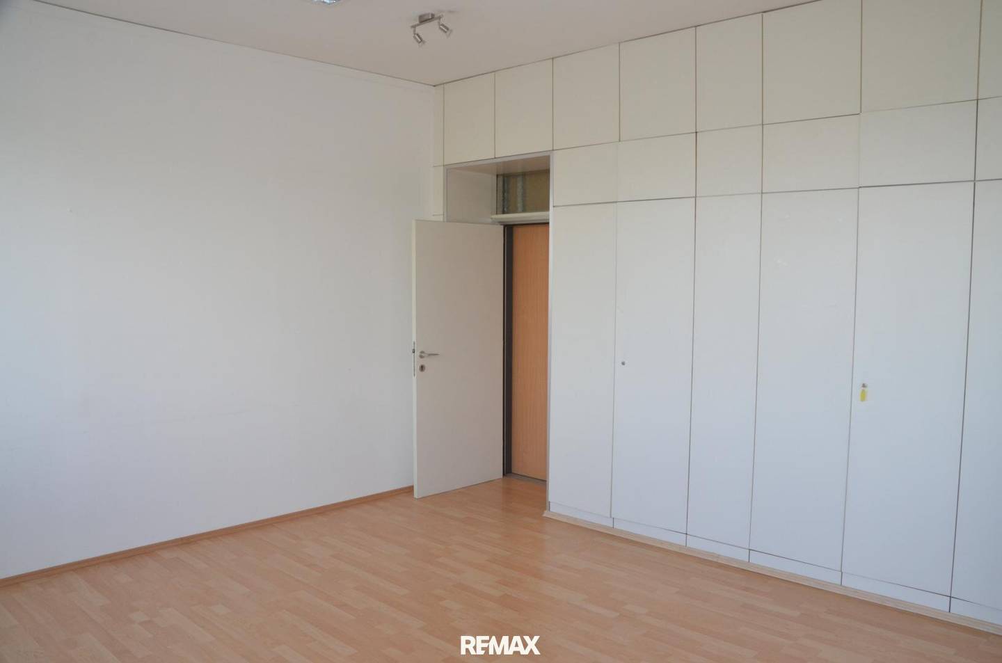 Modern office with air conditioning and elevator in central location
