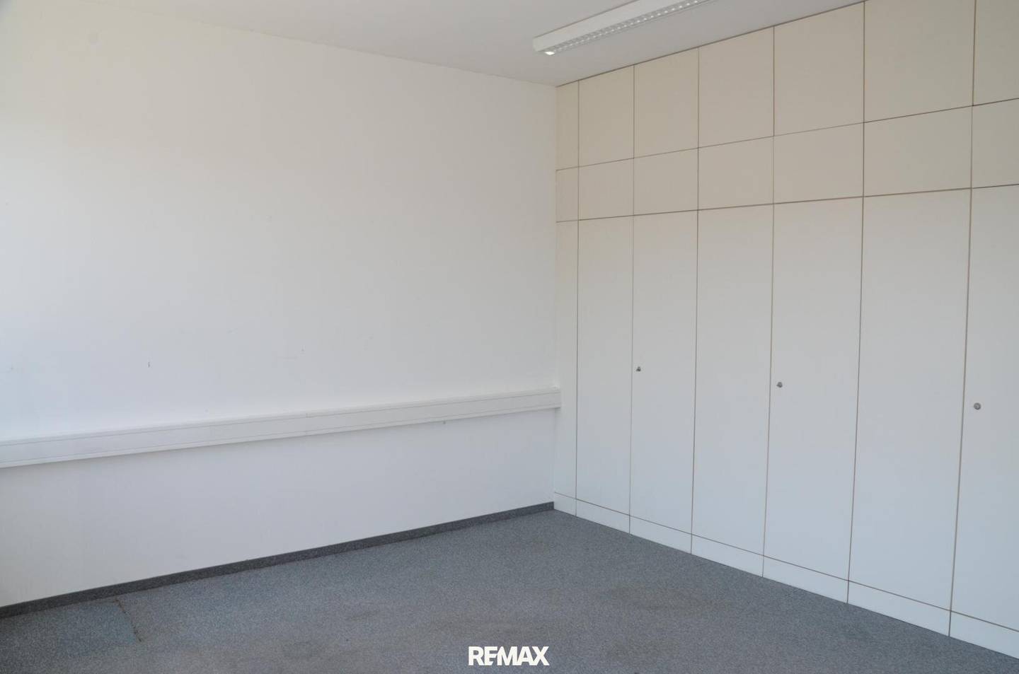 Modern air-conditioned office with expansion option