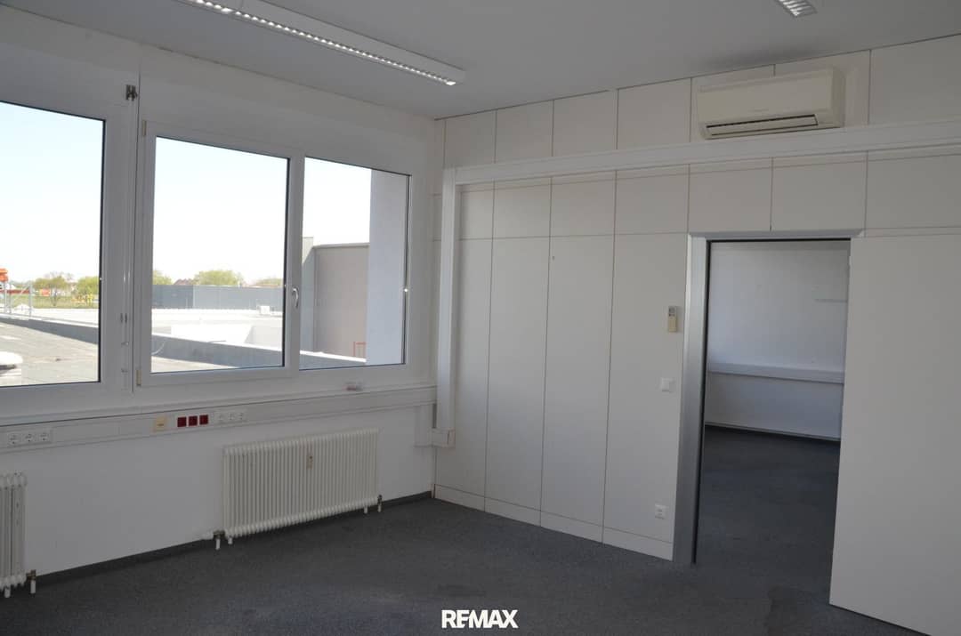 Modernes klimatisiertes Büro mit Erweiterungsoption
